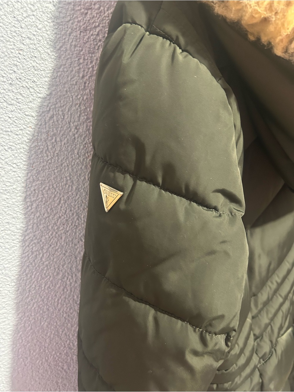 Guess women’s green faux fur puffer  hooded coat size large - Picture 9 of 13